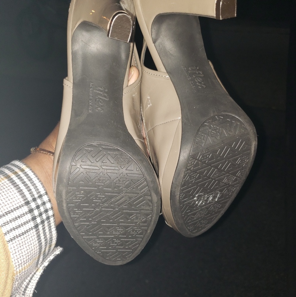 Heels - Picture 4 of 4